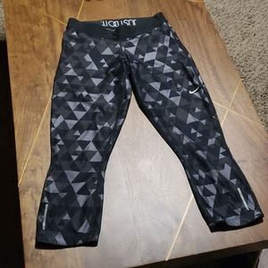 Nike cropped leggings